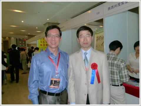 邱醫師和大會主席北京301醫院口腔科主任劉洪臣大夫合影